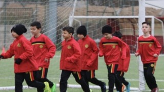 Eskişehirspor depremzede çocukları unutmadı