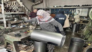 Ev hanımları depremzedeler için tezgahın başına geçti