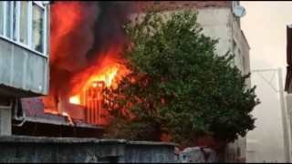 Evde çıkan yangında 2 kişi yaralandı