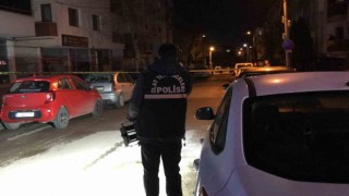 Evinin önünde silahla vuruldu