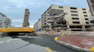 Fatihte bina yıkımında tedbir almayan müteahhitte cezai işlem