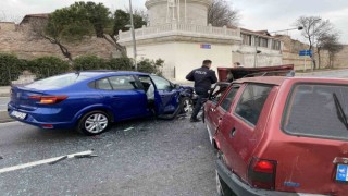Fatihte kaza yapan sürücü, aracını olay yerinde bırakıp kaçtı