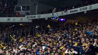 Fenerbahçe taraftarından anlamlı pankart
