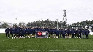 Fenerbahçeden destek pankartı: Ülkemizin başı sağ olsun
