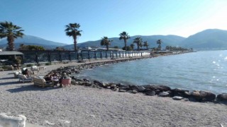 Fethiyede deniz 10 metre çekildi