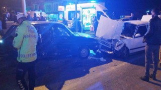 Fethiyede iki otomobilin çarpıştığı kazada 10 kişi yaralandı