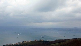 Fırtınadan kaçan çok sayıda gemi Sinop limanına demir attı