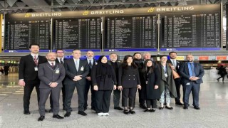 Frankfurt Havaalanında depremzedeler için saygı duruşunda bulunuldu