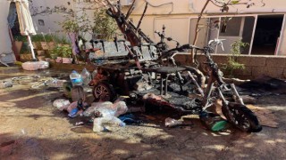 Gazipaşada yanan elektrikli motosikletler küle döndü