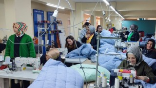 Gediz Halk Eğitim Merkezi depremzedeler için üretiyor