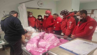 Genç anne 7 aylık bebeğini 4 gün enkaz altında emzirdi, 5inci gün tükürükle, o da kalmayınca kolunu kesip kendi kanıyla besledi