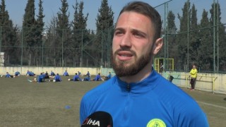Genç futbolcu, Taner Savutu anlatırken gözyaşlarına hakim olamadı
