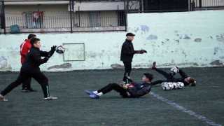 Genç horozların hedefi zirve