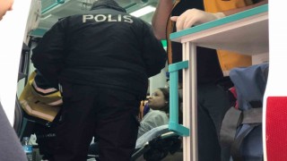 Genç kız 3 kadın tarafından sokak ortasında darp edildi