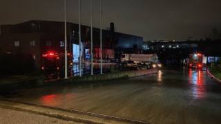 Geri dönüşüm fabrikasında çıkan yangın ekipleri harekete geçirdi