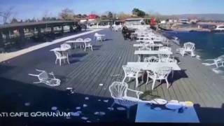 Göl kenarında korku dolu anlar: Rüzgar ortalığı savaş alanına çevirdi