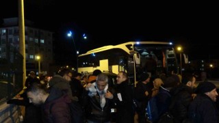 Gönüllü doktor ve öğretmenler deprem bölgesine gitmek için yola çıktı