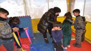 Gönüllü öğretmenler depremzedeler için seferber oldu
