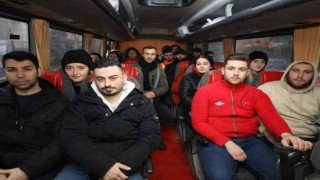 Gönüllü sağlıkçılar afet bölgesine gitmek için İzmitten yola çıktı