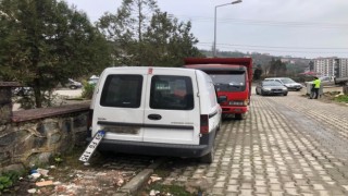 Gündüz vakti araba çalan 2 hırsız tutuklandı