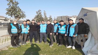 Güney Koreli Jin, TDV gönüllüsü olarak Hatayda depremzedelere yardım etti