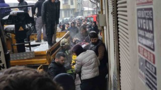Günün ilk ışıklarıyla deprem bölgesi