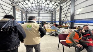 Gurbetçiler, Türkiyedeki depremzedeler için sahada