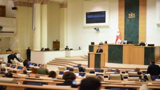 Gürcistan Parlamento Başkanı Papuaşviliden Türkiyeye yardım çağrısı