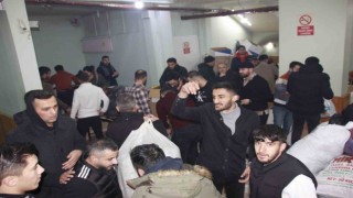 Hakkarili gençlerden depremzedelere için yardım kampanyası