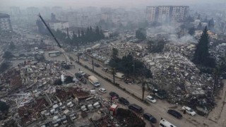 Hataya girişte 40 kilometrelik araç kuyruğu havadan görüntülendi