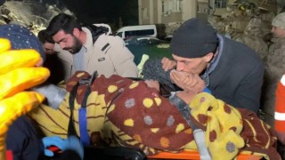 Hatayda 42 saat sonra enkazdan kurtarılan Fatma teyze: Hepinizi çok seviyorum