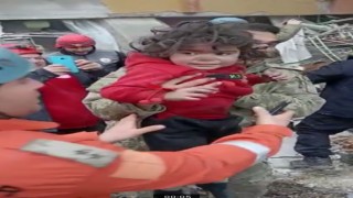 Hatayda 4ü çocuk 6 kişi enkazdan sağ çıkarıldı