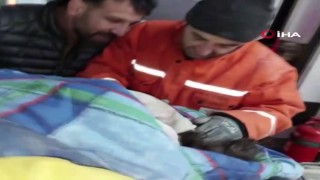 Hatayda 96 saat sonra enkaz altından çıkartılan 8 yaşındaki Asyanın ilk sözü Bismillahirrahmanirrahim oldu