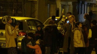Hatayda deprem oldu, Diyarbakırda vatandaş serum ile dışarı kaçtı