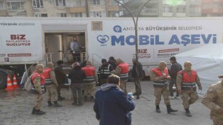 Hatayda depremzede ve görevli personele sıcak yemek
