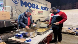 Hatayda depremzedeler için çadır ve yemek dağıtımları başladı