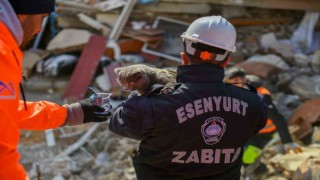 Hatayda enkaz altında kalan kedi 121 saat sonra kurtarıldı