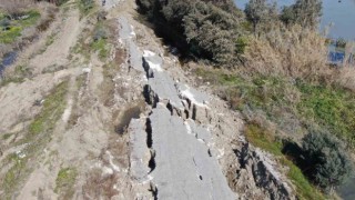 Hatayda korkutucu görüntüler: 3 kilometrelik yol önce yarıldı sonra çöktü