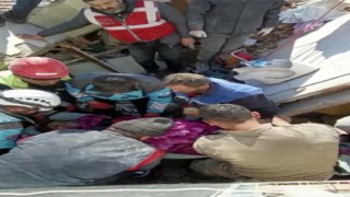 Hatayda sevindirici haber: 83 saat sonra polis memuru Gülşah enkazdan kurtarıldı