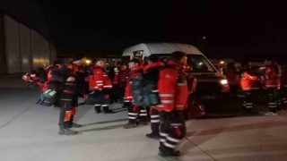 Hataydaki arama kurtarma çalışmalarına katılan 32 itfaiyeci İstanbula döndü