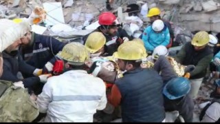Hataydan bir güzel haber daha: 158inci saatte 17 yaşındaki Asya sağ kurtarıldı