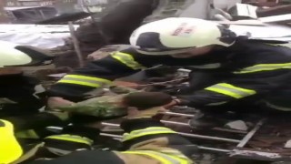 Hava limanı personeli enkazda ağlayan minik bebeğe canlı olarak ulaştı