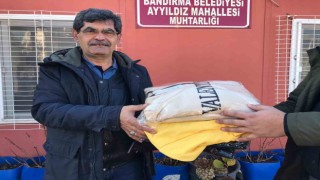Hayırsever bir vatandaş tarafından elbise ve ayakkabı bağışı yapıldı