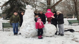 Herkes boyuna göre kardan adam yaptı