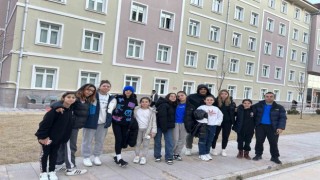 Hokey sporcularından depremzedelere destek