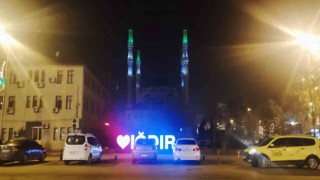 Iğdırda depremde hayatını kaybedenler için sela okundu