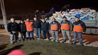 İhtiyaç malzemelerini deprem bölgesine ulaştırdılar
