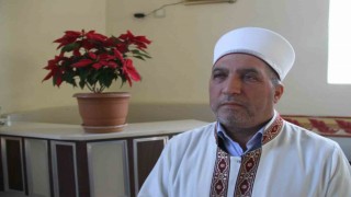 İmam açık artırmada 21 bin liraya sattığı çiçeğin parasını depremzedelere bağışladı
