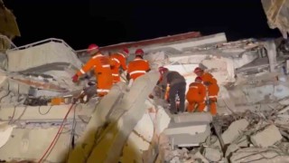 İnsani Yardım Tugayı, arama-kurtarma çalışmalarına gece boyunca devam etti