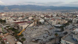 İskenderun Limanındaki yangının soğutma çalışmaları karadan ve denizden devam ediyor